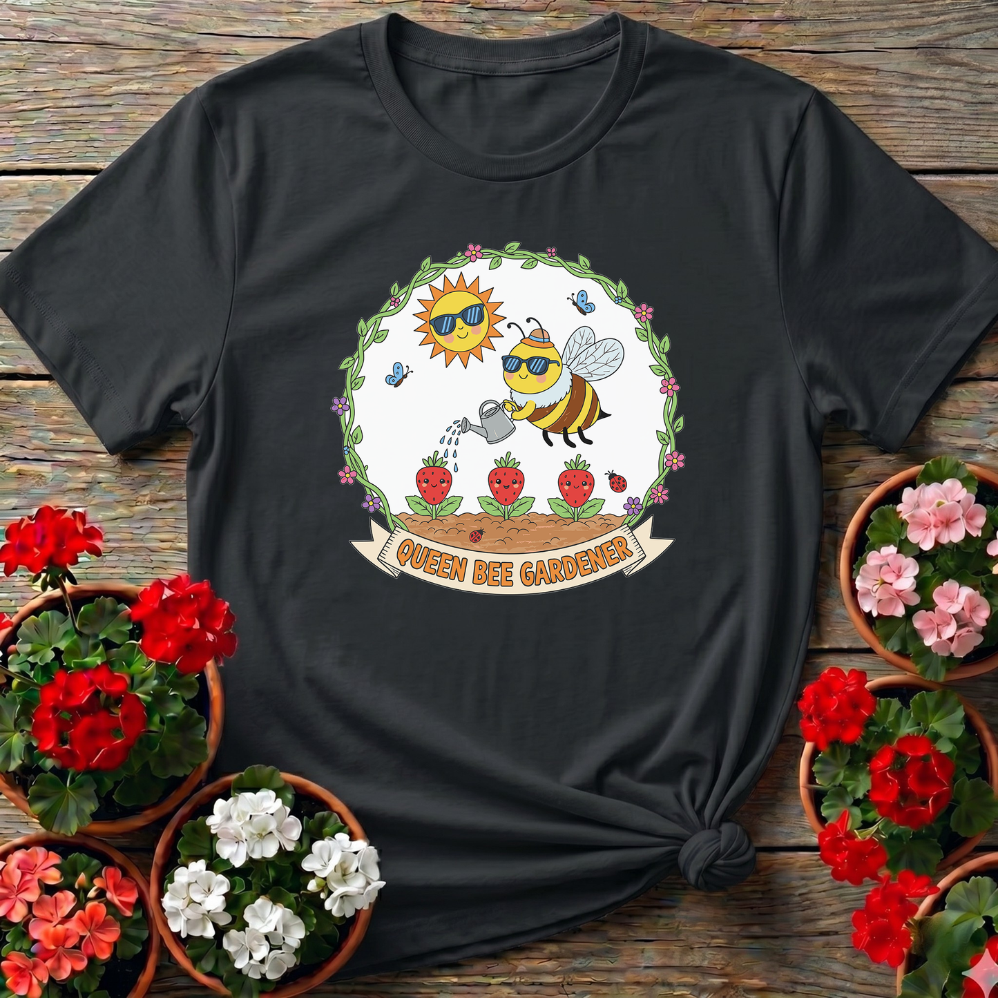 Queen Bee Gardener Cute Kawaii Bee Gardening T-Shirt