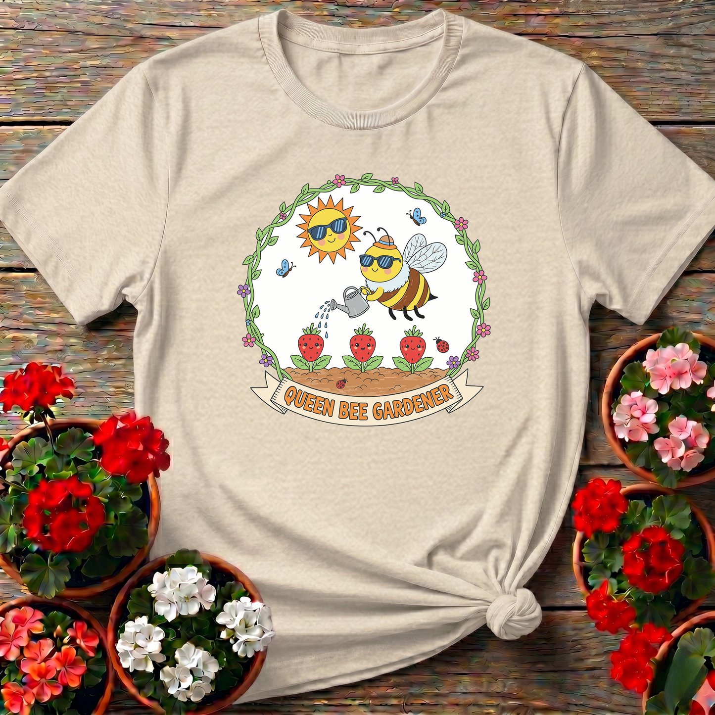 Queen Bee Gardener Cute Kawaii Bee Gardening T-Shirt