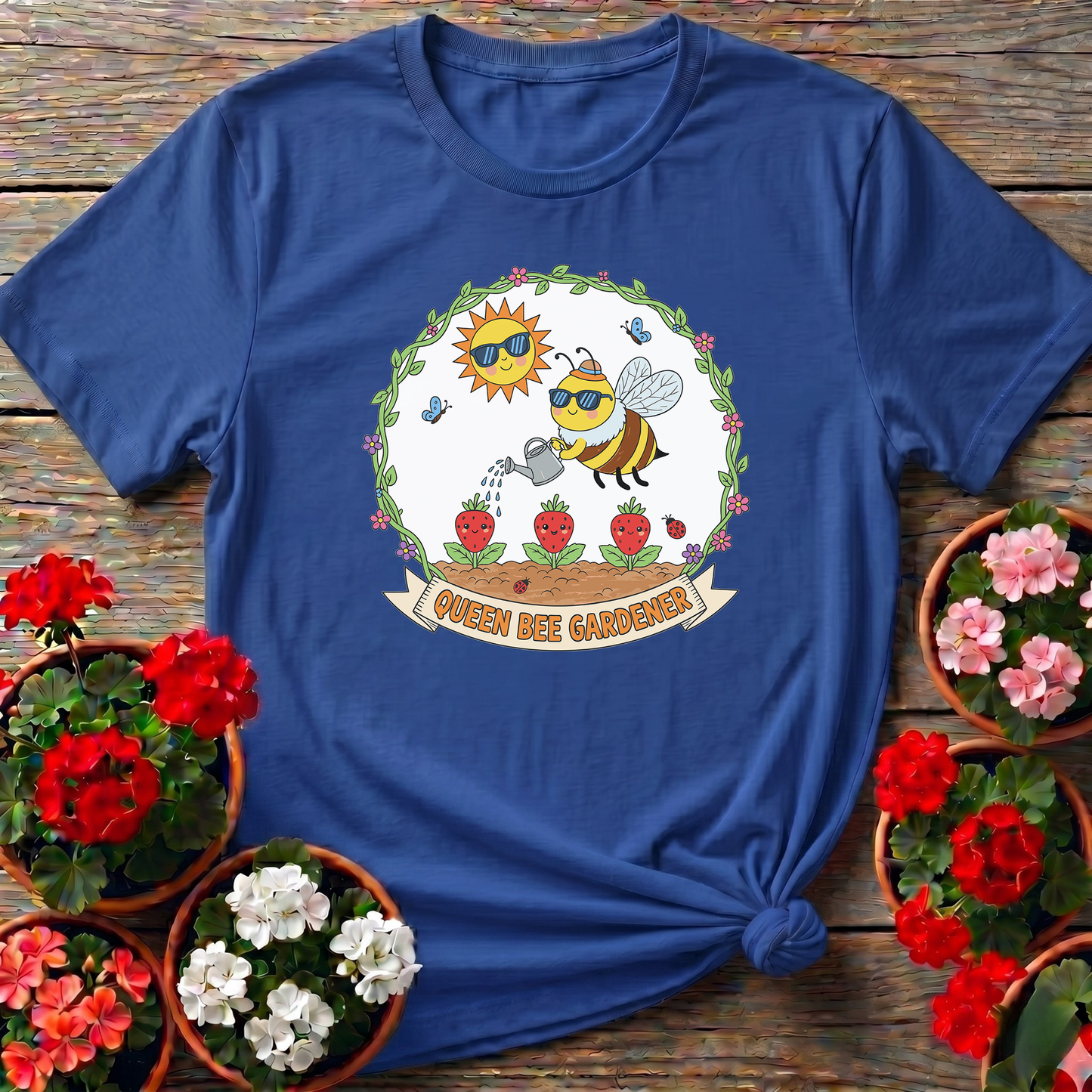 Queen Bee Gardener Cute Kawaii Bee Gardening T-Shirt