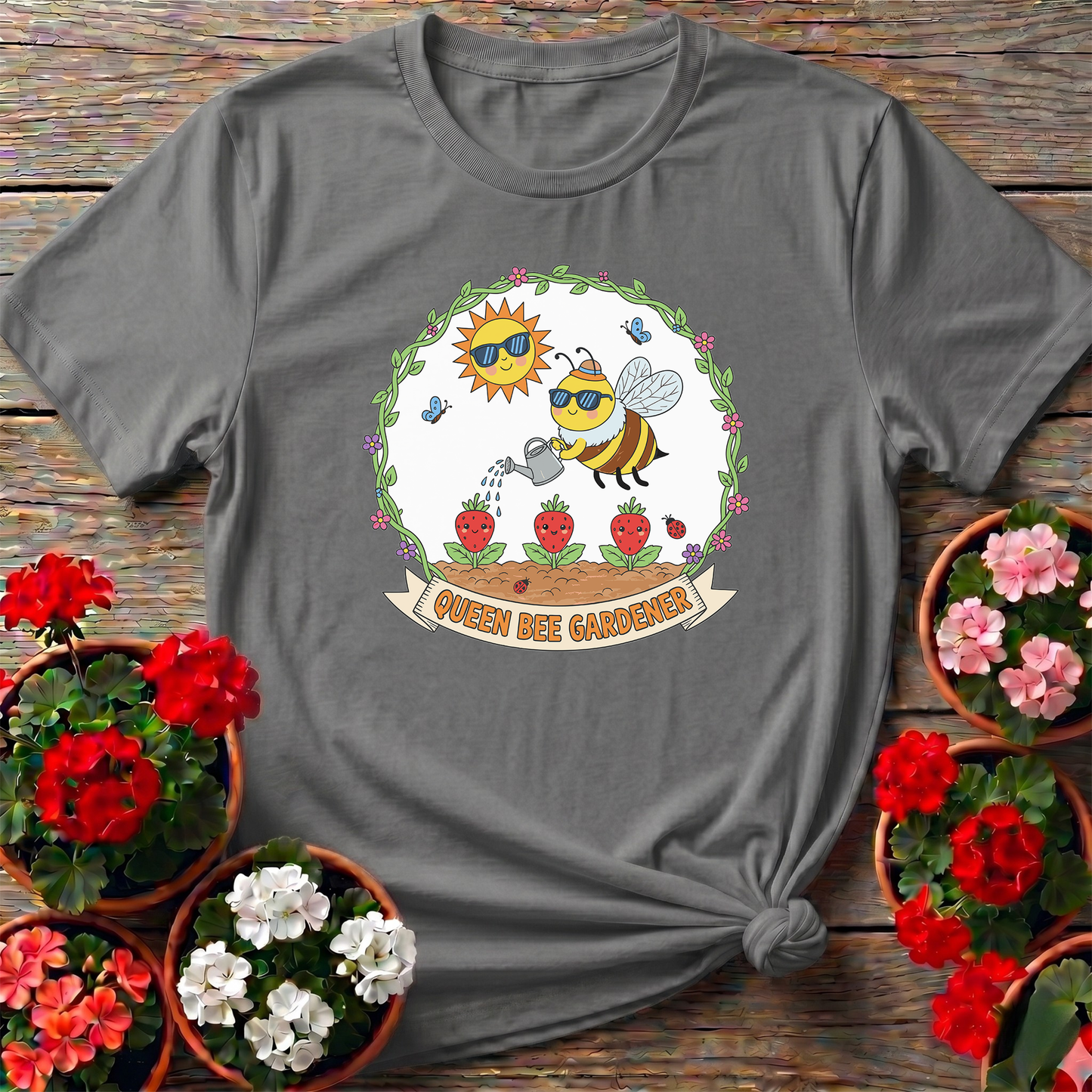 Queen Bee Gardener Cute Kawaii Bee Gardening T-Shirt