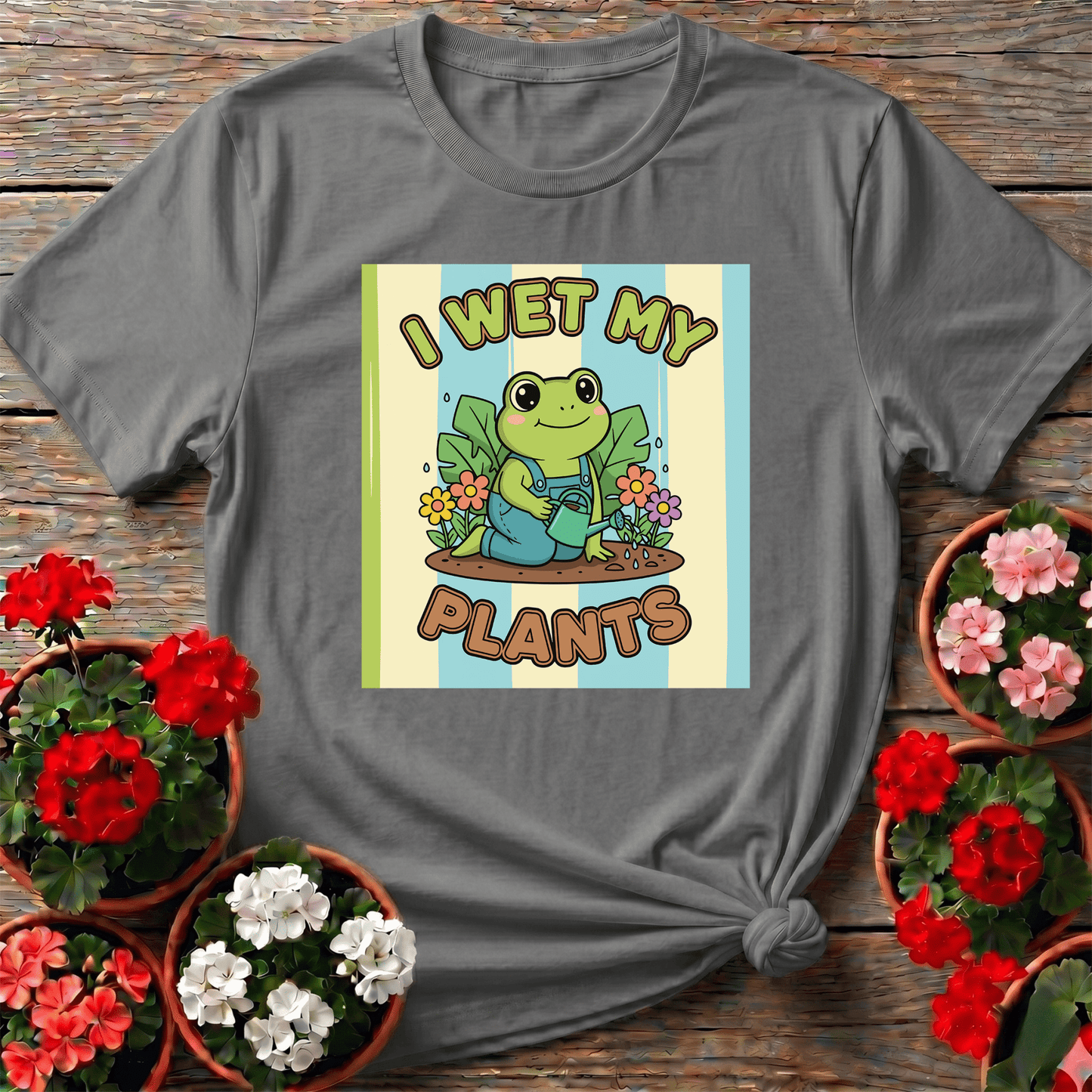 Cute Frog I Wet My Plants Funny Gardening T-Shirt - GardeningTshirts