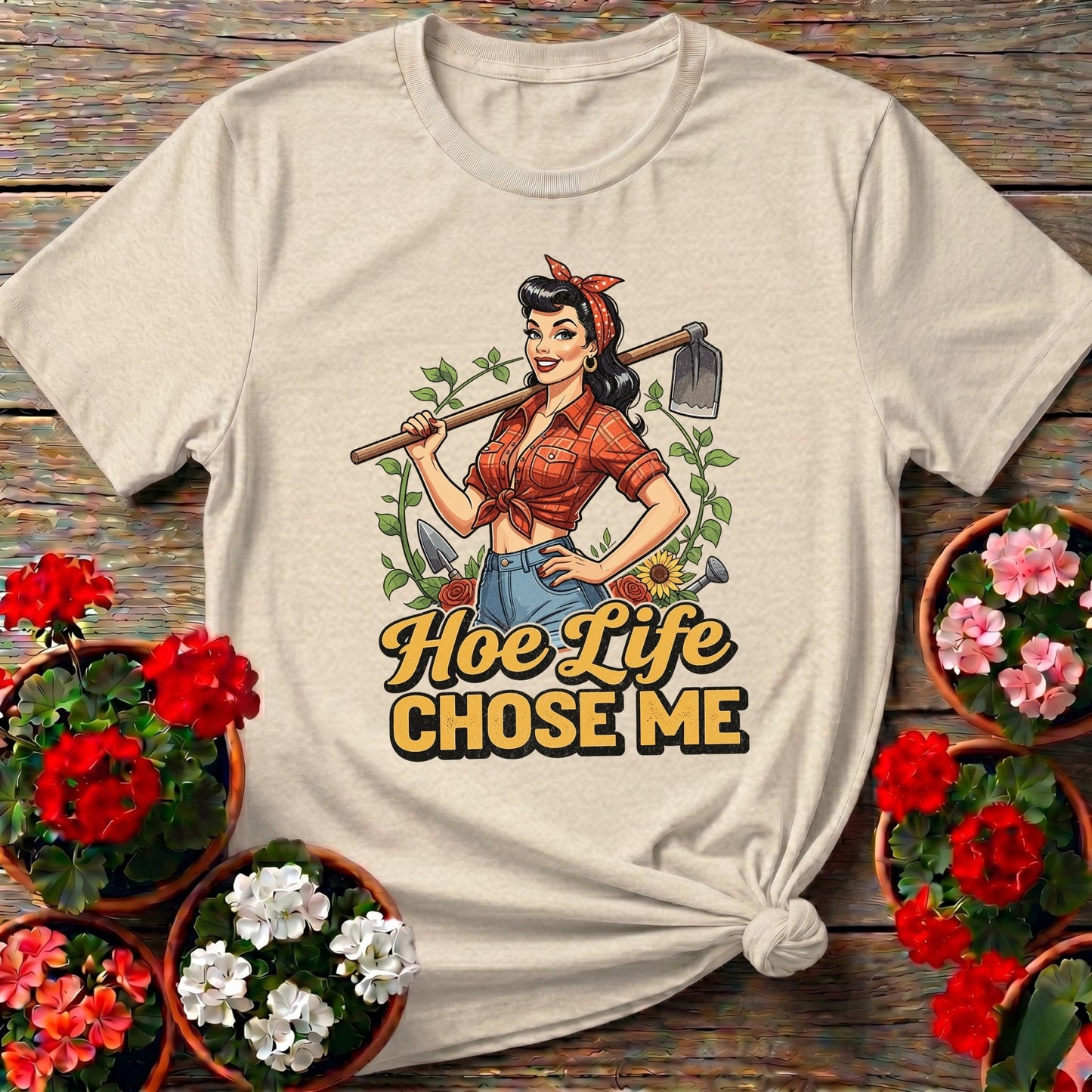 Hoe Life Chose Me Pin-Up Gardener T-shirt - GardeningTshirts