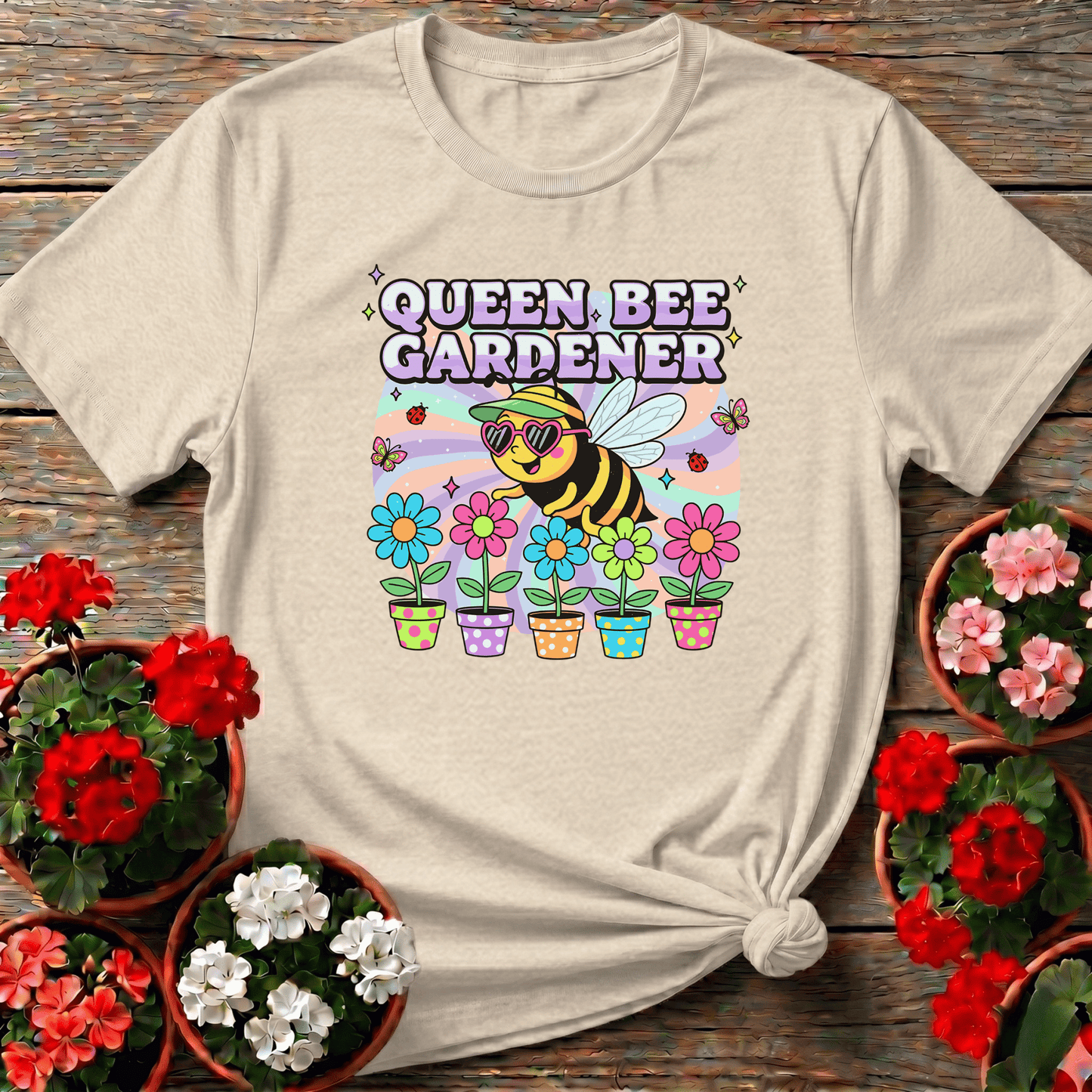 Queen Bee Gardener Cute Bee Floral Gardening T-Shirt - GardeningTshirts